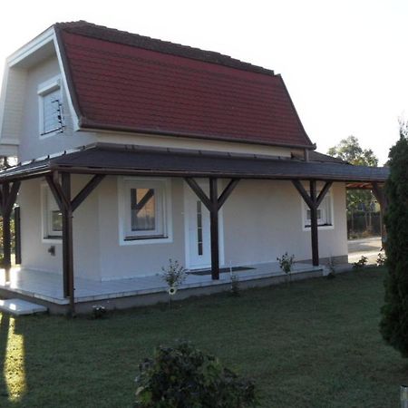 Ferienhaus Am Plattensee Balatonmariafurdo Exterior foto