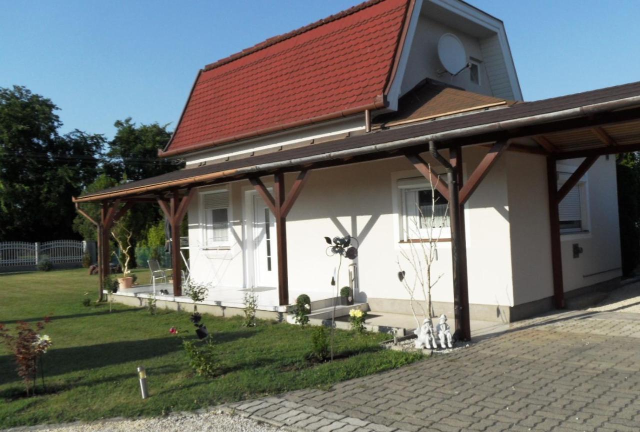 Ferienhaus Am Plattensee Balatonmariafurdo Exterior foto