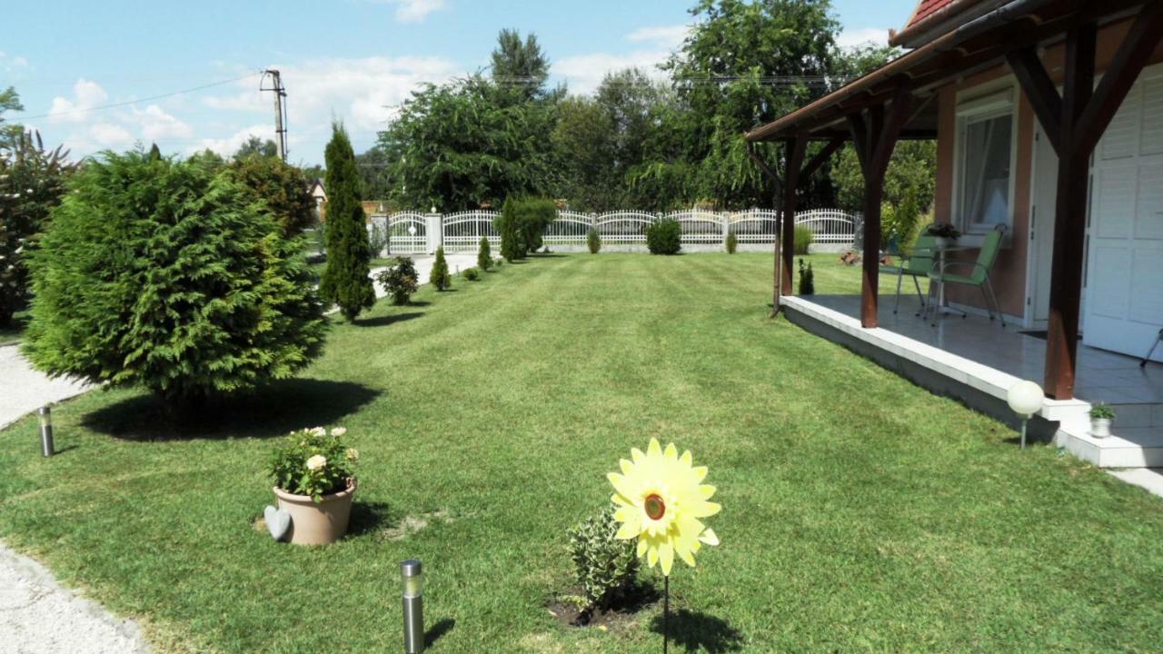 Ferienhaus Am Plattensee Balatonmariafurdo Exterior foto